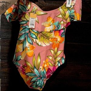 NEW WITH TAGS target swimsuit 🌸